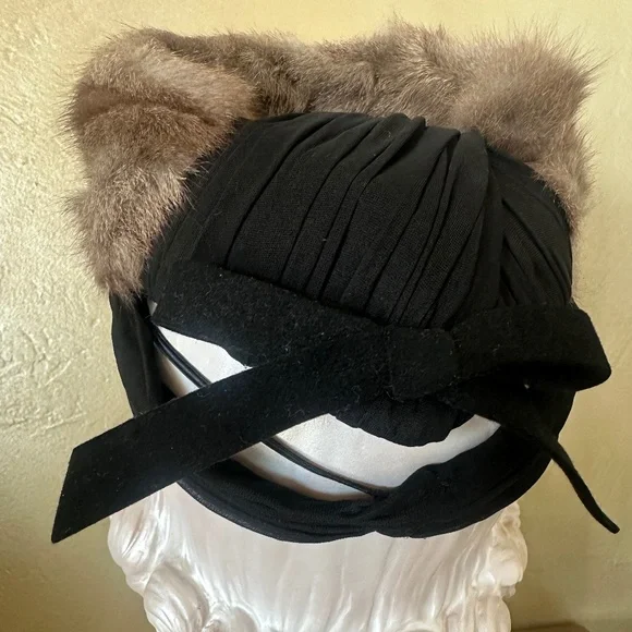 SENSATIONAL 1930's GRAY MINK + BLACK FABRIC HAT WITH BACK STRAP